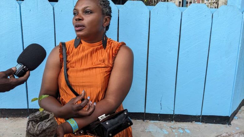 Congolese Family for Joy auprès d’un Arbre pour la Paix et la Santé à Goma