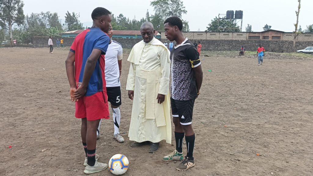 Double événement à la Paroisse Notre-Dame d’Espérance : Les enfants et les jeunes réunis pour la paix et la fraternité