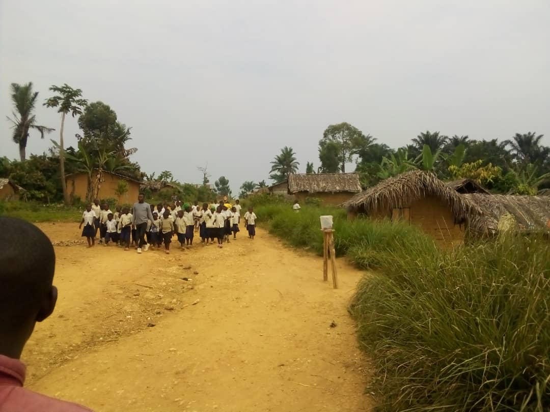 ITURI : L&rsquo;INSÉCURITÉ IMPOSÉE PAR LES REBELLES ADF PRIVE LES ÉLÈVES DU GROUPEMENT BAKAEKU D&rsquo;ÉDUCATION PENDANT L&rsquo;ANNÉE SCOLAIRE 2024-2025