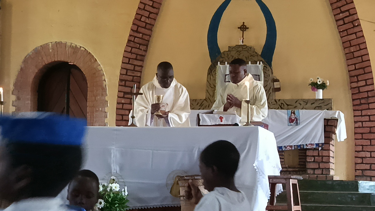 Bingi : Messe de prémices du Révérend Père Jean Baptiste MUHINDO PAYPAY, une célébration de foi et de fraternité