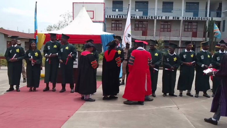 UNITECH clôture son année académique 2024-2025 et déverse des produits universitaires dans le tissus sociétal.