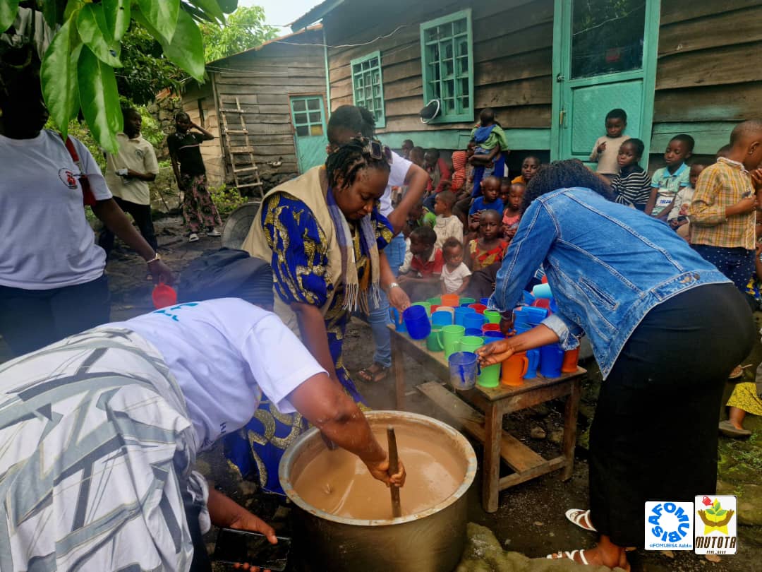 Nord-Kivu: Solidarité et Espoir : Distribution de Vêtements et de Bouillie Nutritive aux Enfants Vulnérables de Nyiragongo.