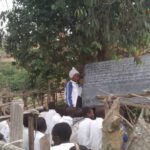 Nord-Kivu : A Kamandi, des enfants condamnés à apprendre sans école, sous les manquiers