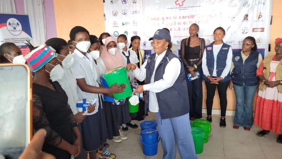 Nyiragongo : Une centaine d’adolescentes et jeunes filles sensibilisées à l’hygiène menstruelle et dotées de kits d’hygiène