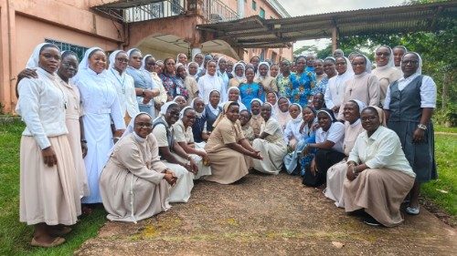 Afrique : Au Cameroun, de jeunes religieuses formées à un usage responsable et missionnaire du numérique